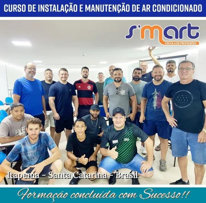 Turma formada no curso de instalação e manutenção de ar-condicionado